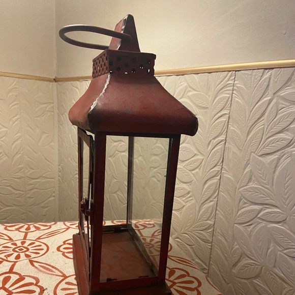 Red Lantern - Picture 2 of 4